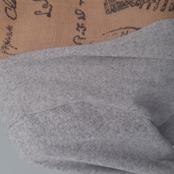 4 cardigans. 2 Black, 2 heathered gray, 1 Heathered beige - Picture 4 of 6